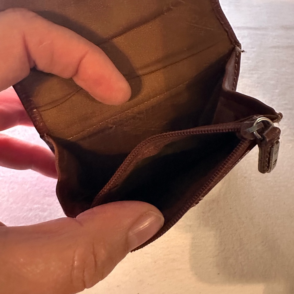 Fossil Rich Brown Leather Wallet - Picture 11 of 11
